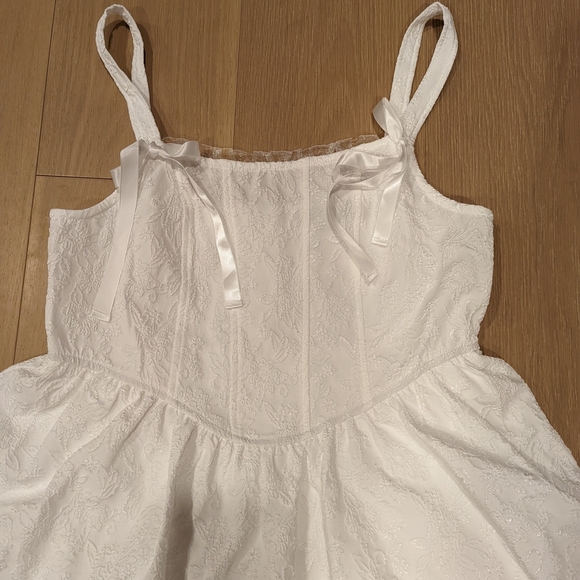 White Tiered Sleeveless Dress - Picture 7 of 8